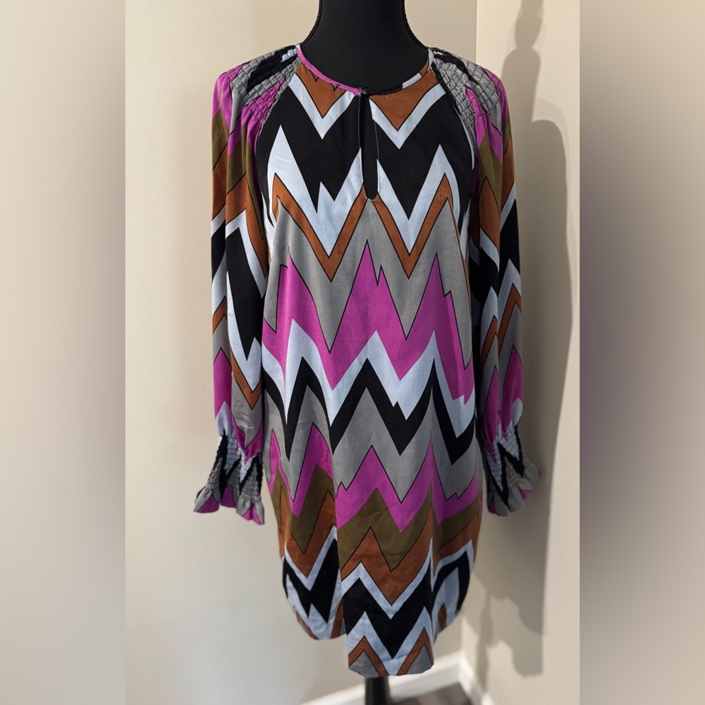Traffic People Women's Chevron Print Long Sleeve Keyhole‎ Neck Tunic Top M